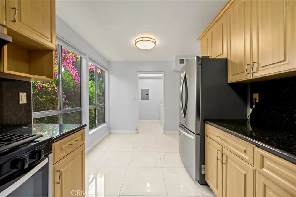 5115 Kester #7 Sherman Oaks, CA 91403