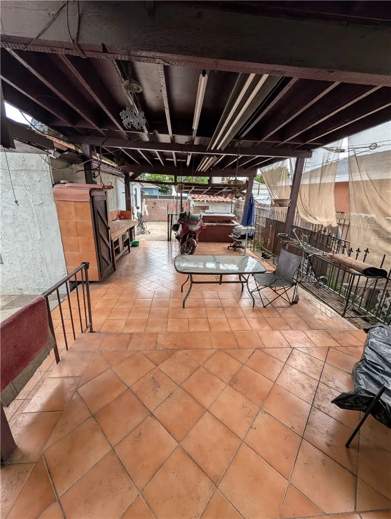 3816 Walnut Lynwood, CA 90262
