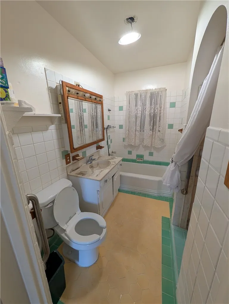 3816 Walnut Lynwood, CA 90262