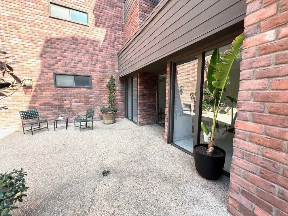 700 S Lake Avenue #111 Pasadena, CA 91106