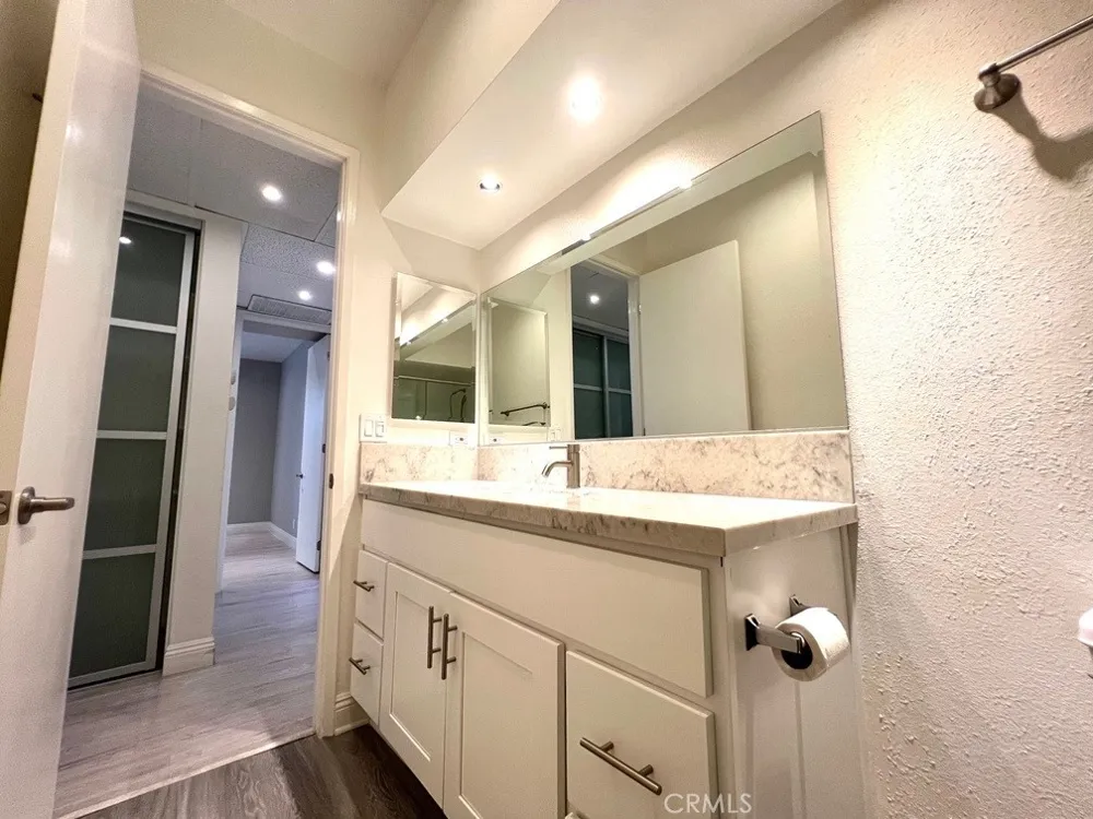 700 S Lake Avenue #111 Pasadena, CA 91106