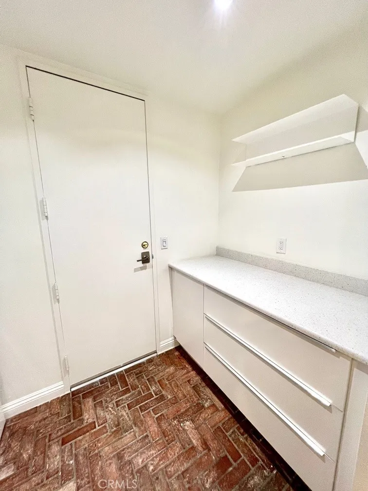 700 S Lake Avenue #111 Pasadena, CA 91106