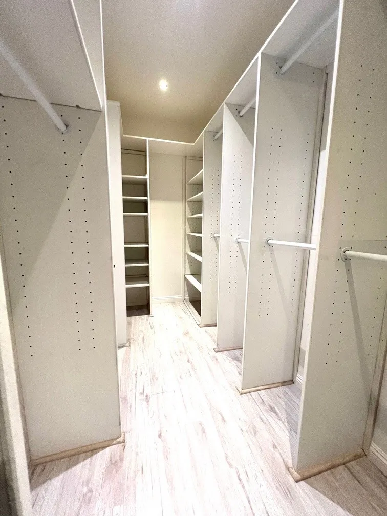 700 S Lake Avenue #111 Pasadena, CA 91106