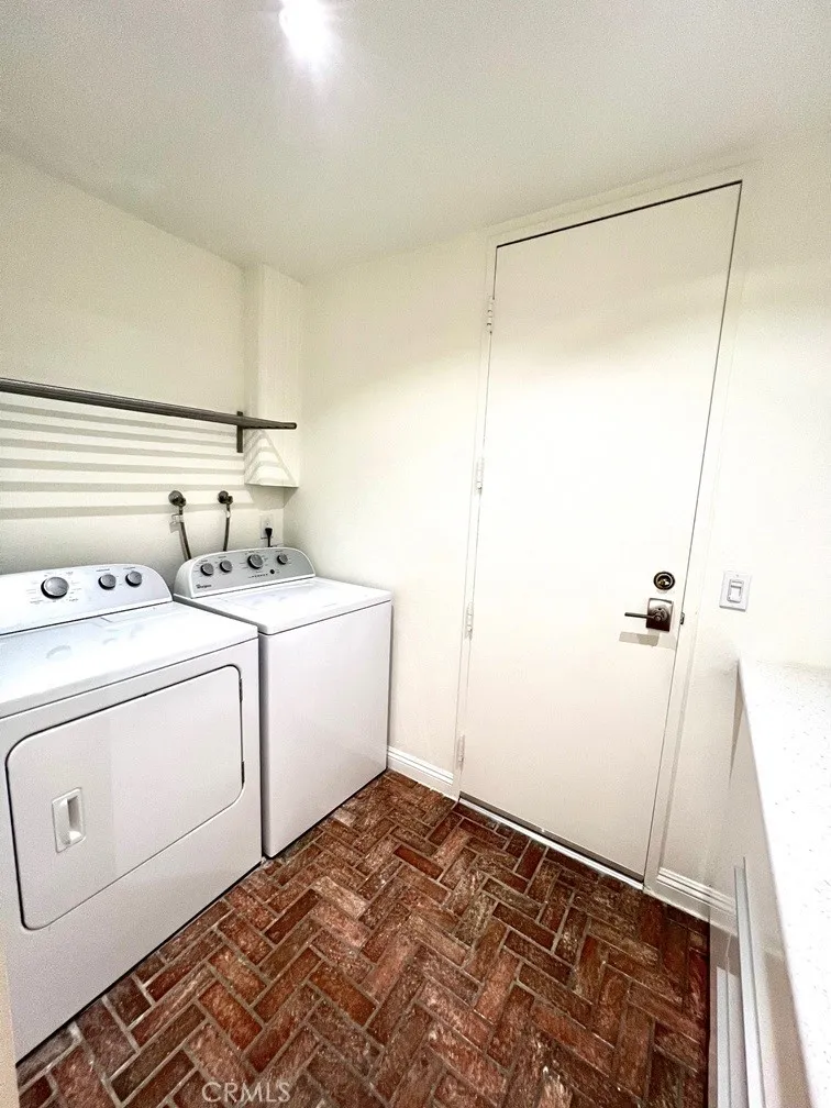 700 S Lake Avenue #111 Pasadena, CA 91106
