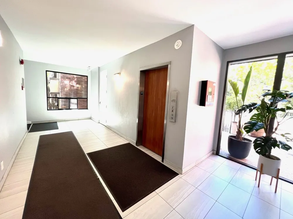 700 S Lake Avenue #111 Pasadena, CA 91106