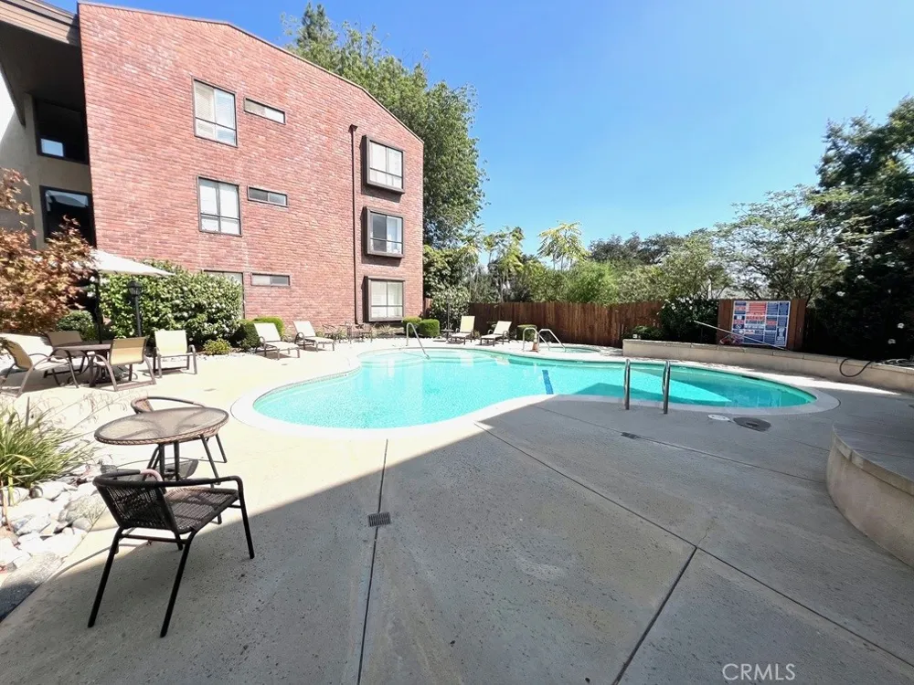 700 S Lake Avenue #111 Pasadena, CA 91106