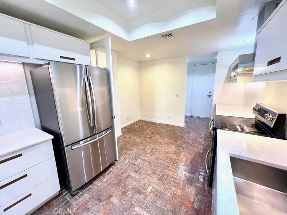 700 S Lake Avenue #111 Pasadena, CA 91106