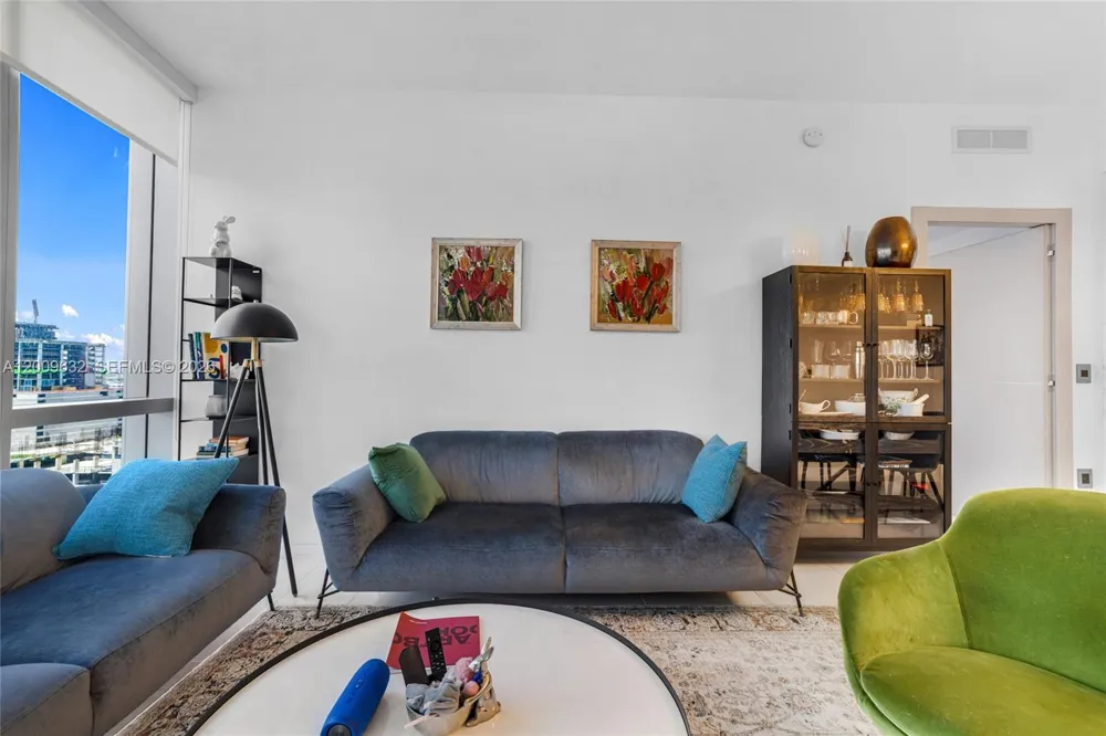 851 NE 1st Ave #1408 Miami, FL 33132