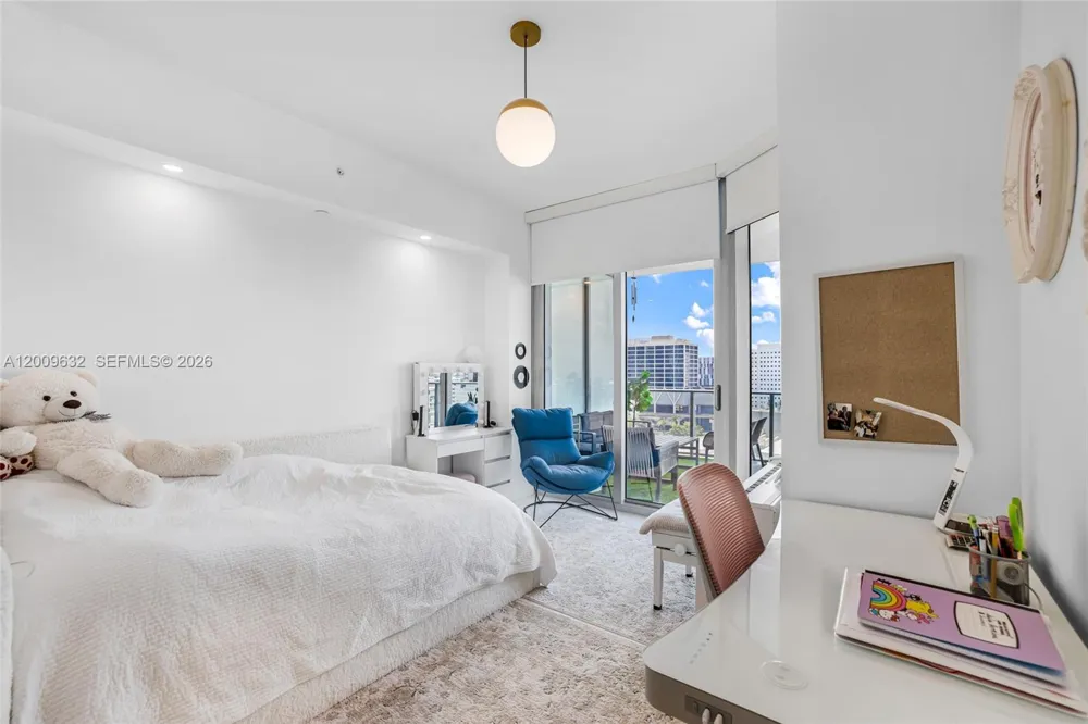 851 NE 1st Ave #1408 Miami, FL 33132