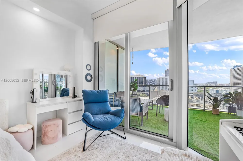 851 NE 1st Ave #1408 Miami, FL 33132