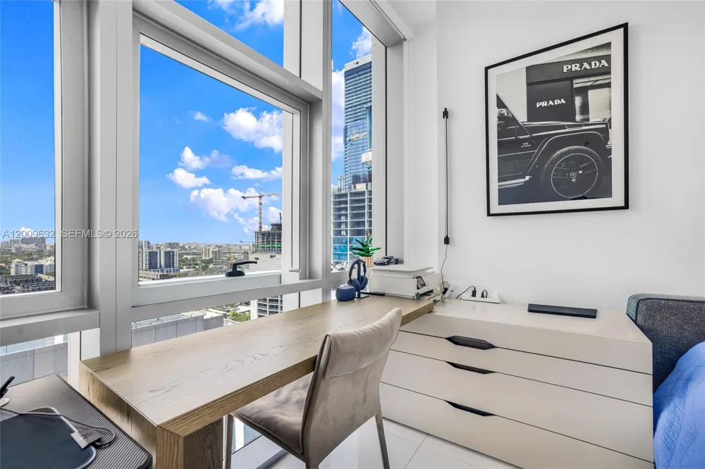 851 NE 1st Ave #1408 Miami, FL 33132