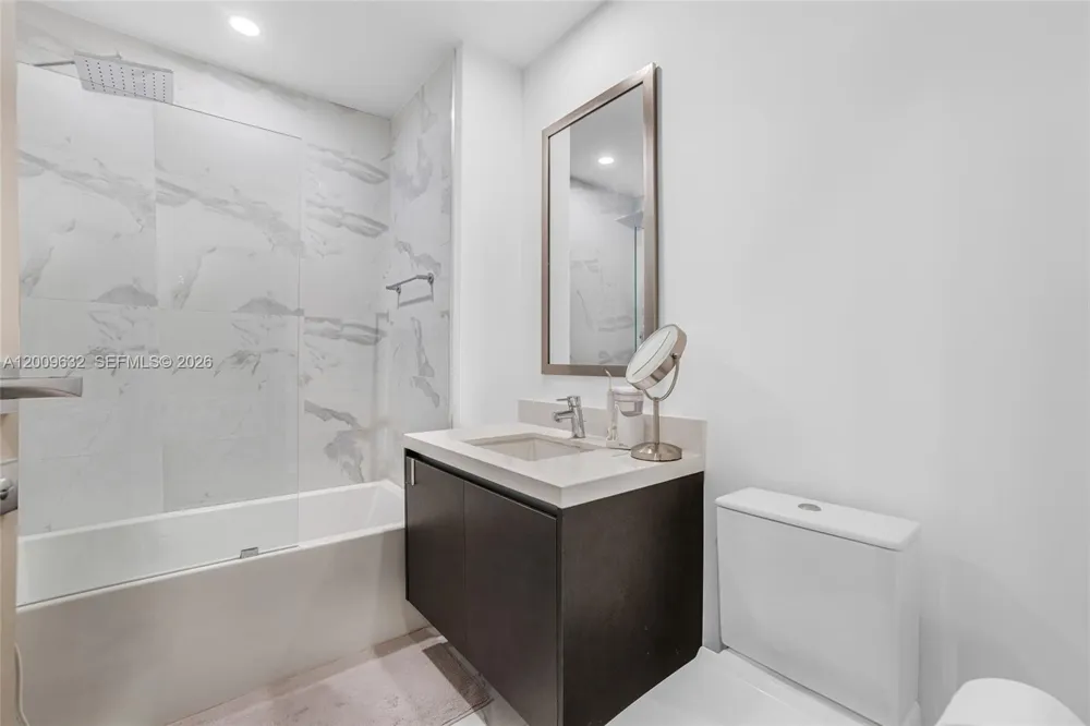 851 NE 1st Ave #1408 Miami, FL 33132
