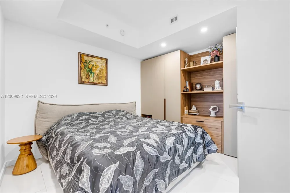 851 NE 1st Ave #1408 Miami, FL 33132