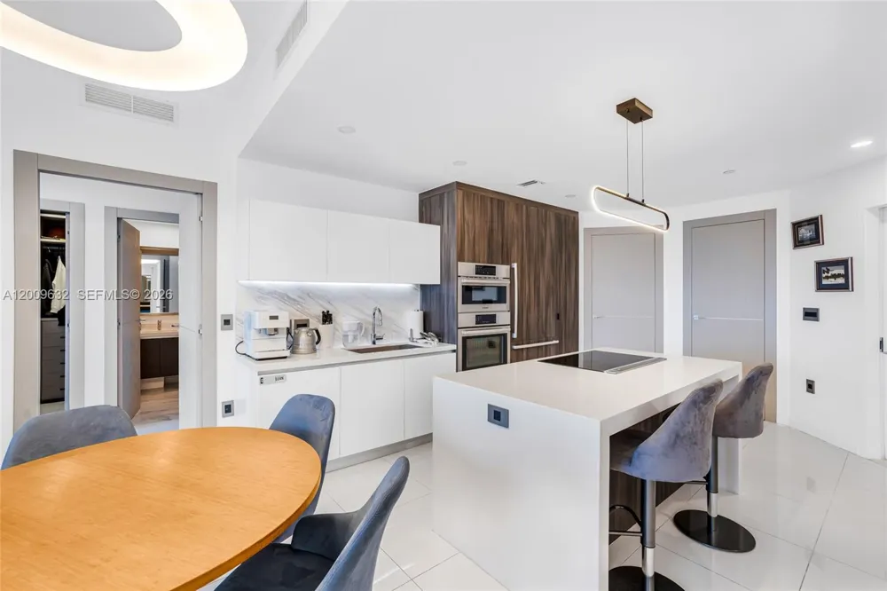 851 NE 1st Ave #1408 Miami, FL 33132