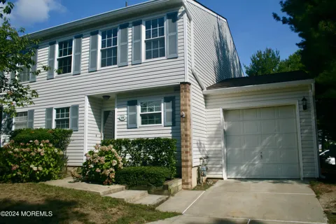 16 Apple Drive