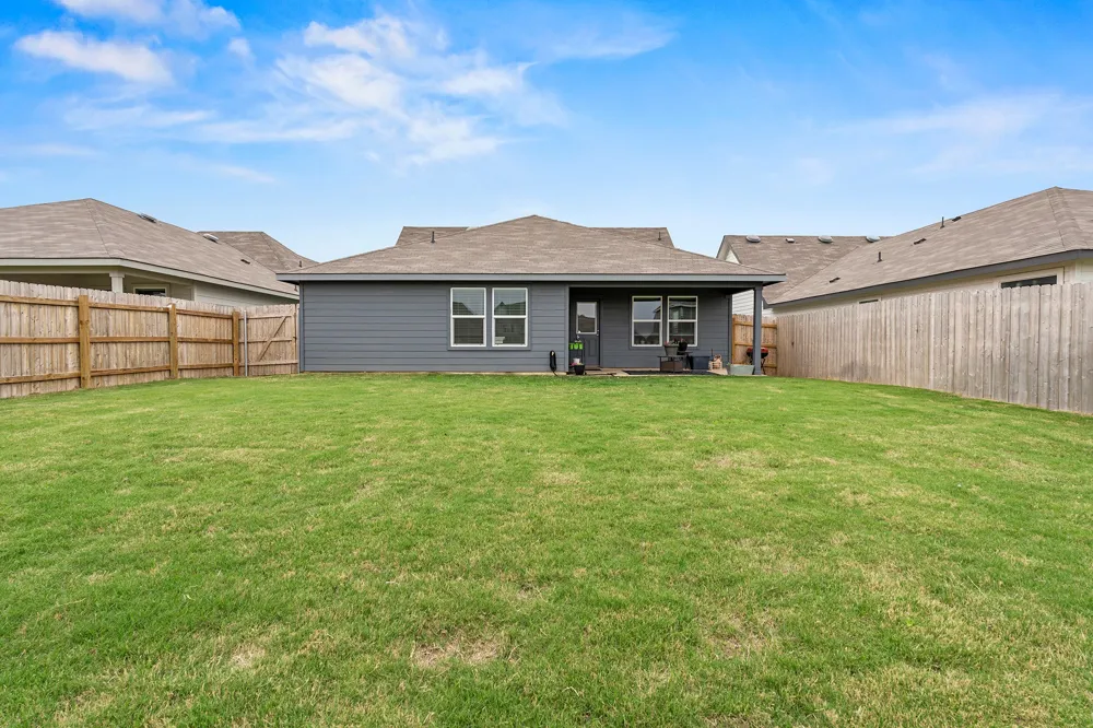 405 Perry Place Rockdale, TX 76567