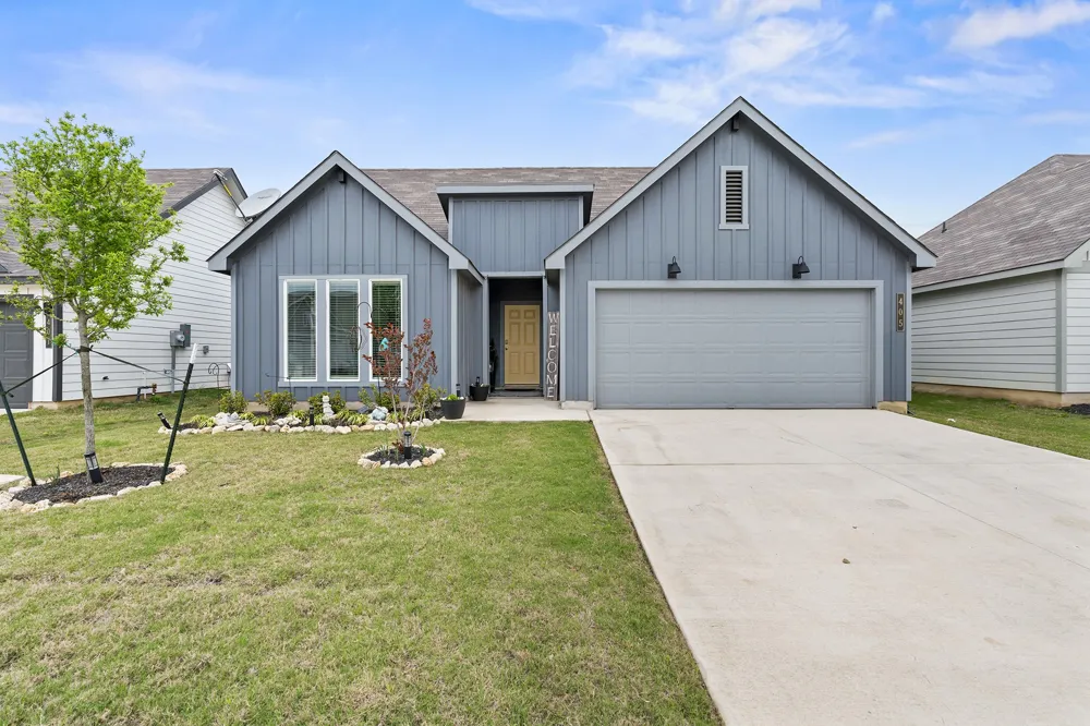 405 Perry Place Rockdale, TX 76567