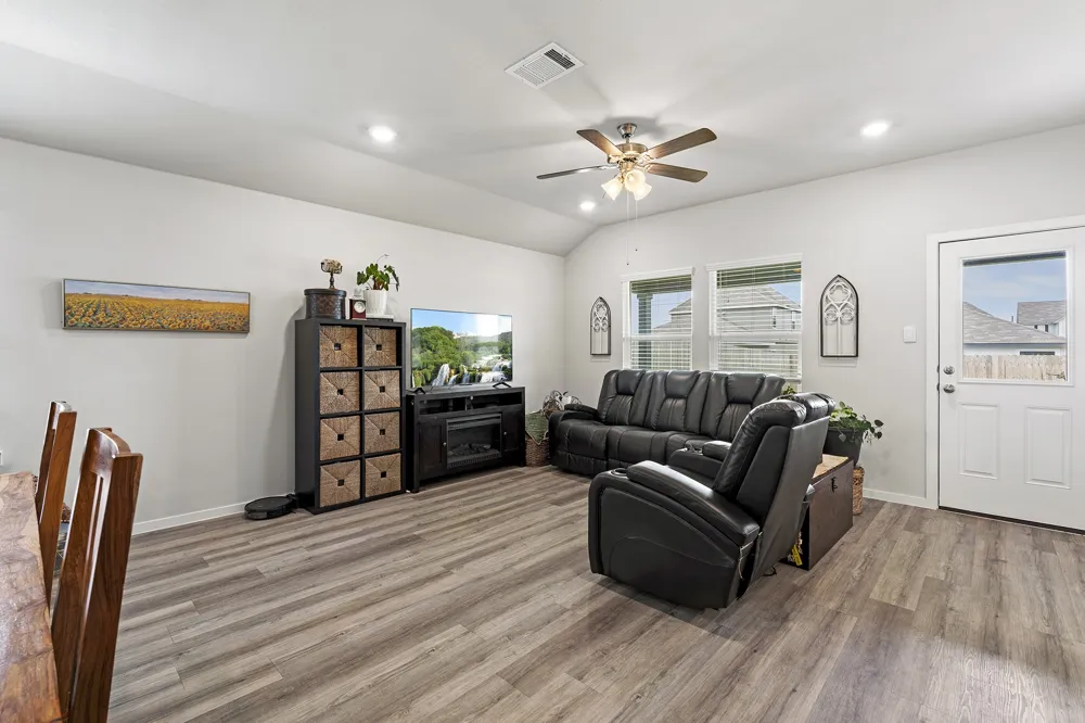405 Perry Place Rockdale, TX 76567