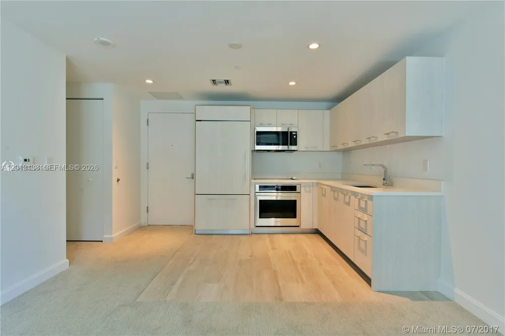 45 SW 9 st #1907 Miami, FL 33130