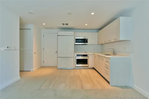 45 SW 9 st #1907
