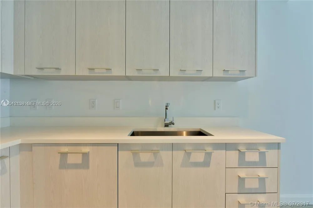 45 SW 9 st #1907 Miami, FL 33130