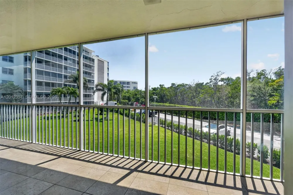 5 Bluebill #201 Naples, FL 34108