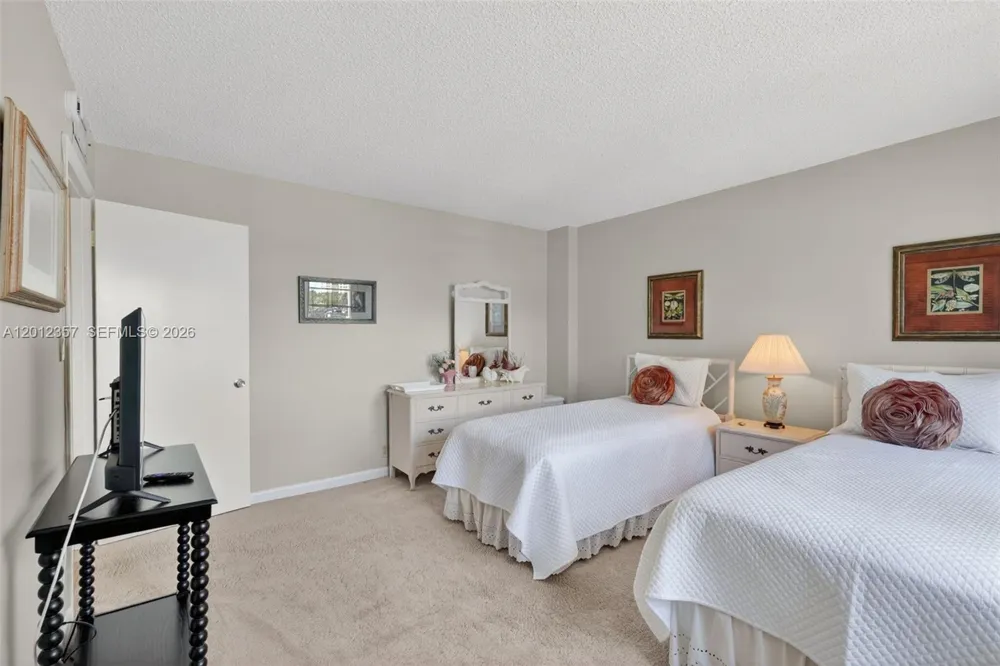 5 Bluebill #201 Naples, FL 34108