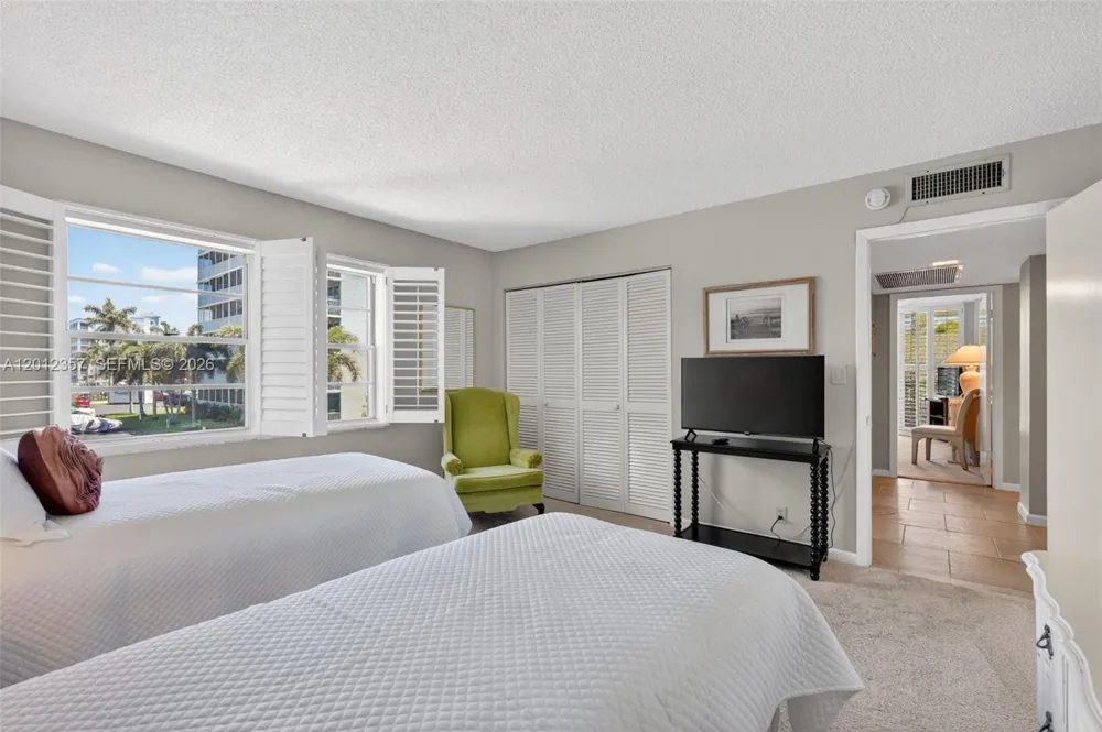 5 Bluebill #201 Naples, FL 34108