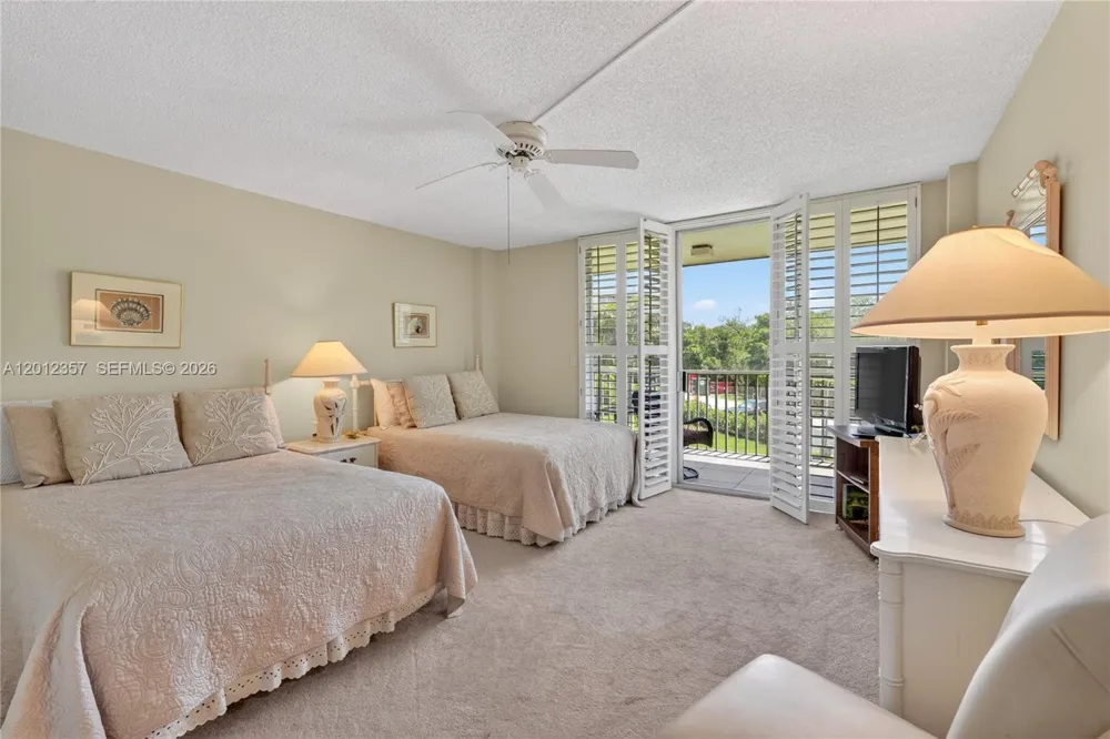 5 Bluebill #201 Naples, FL 34108