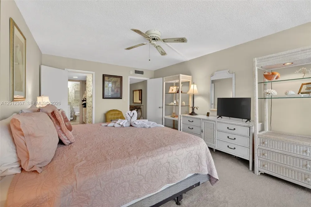 5 Bluebill #201 Naples, FL 34108
