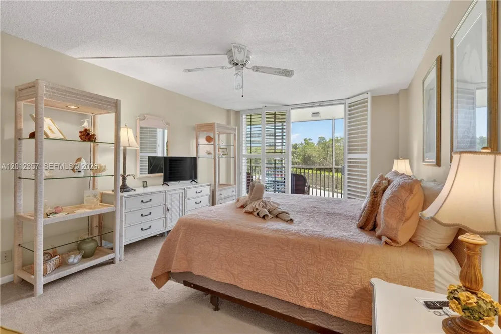 5 Bluebill #201 Naples, FL 34108