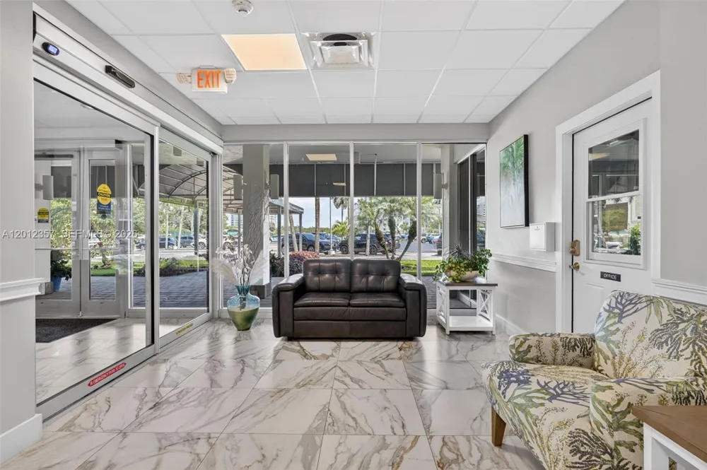 5 Bluebill #201 Naples, FL 34108