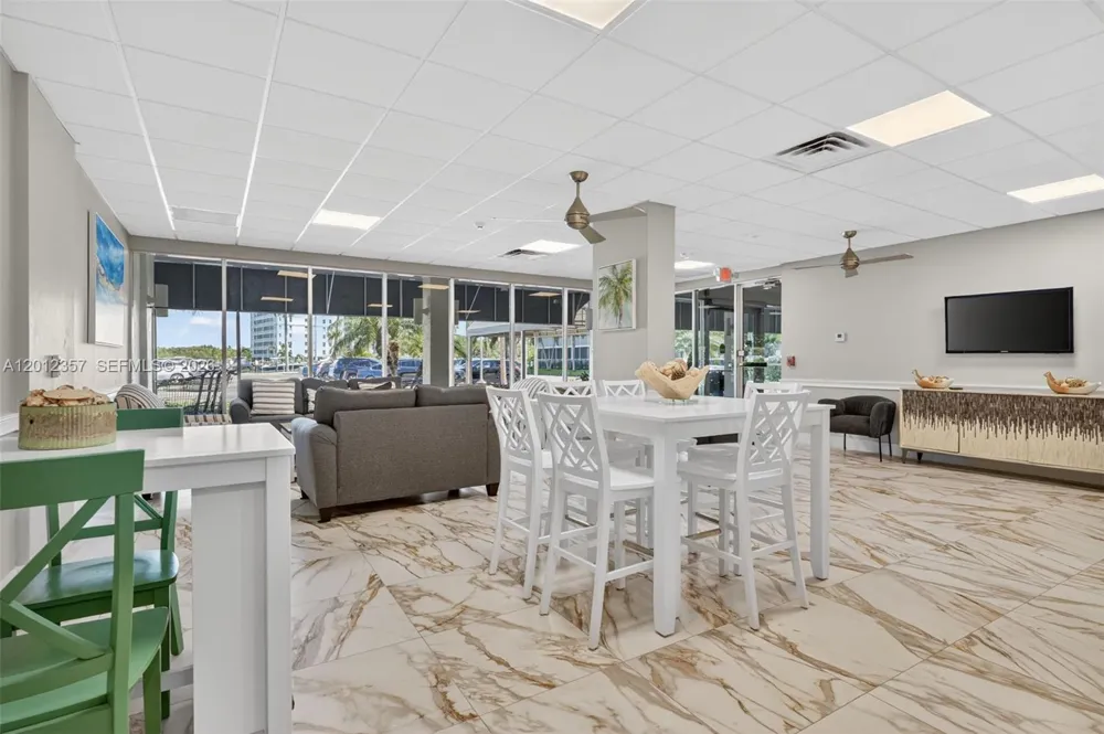 5 Bluebill #201 Naples, FL 34108