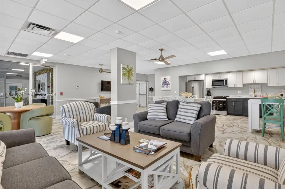 5 Bluebill #201 Naples, FL 34108