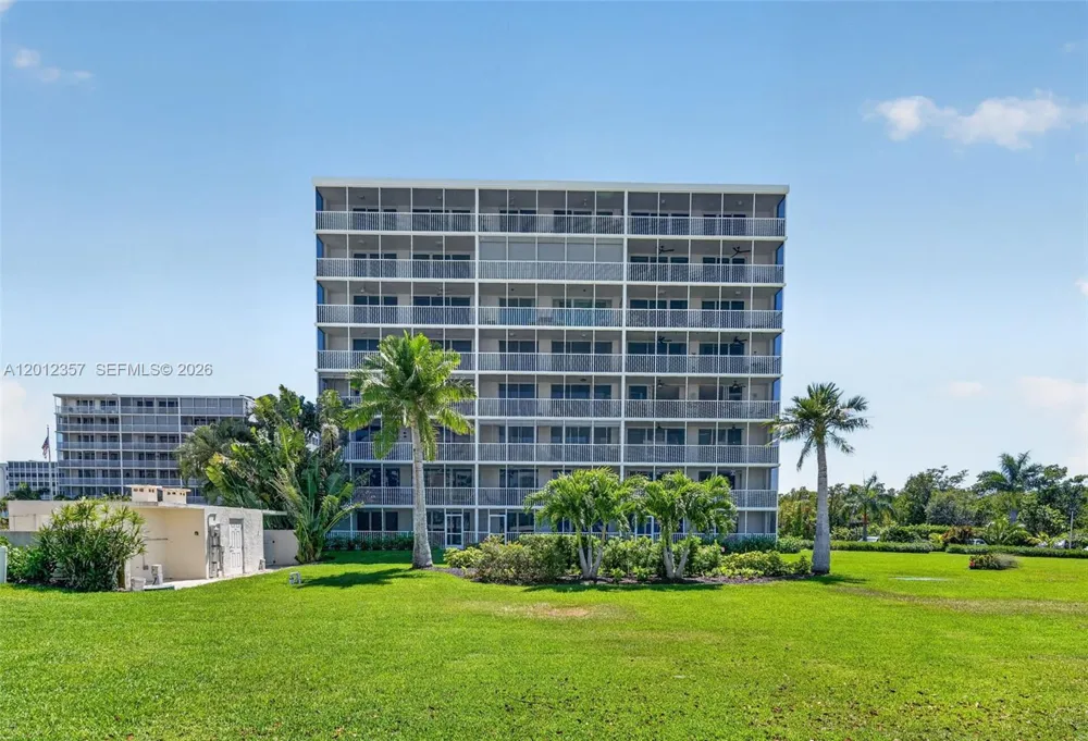 5 Bluebill #201 Naples, FL 34108