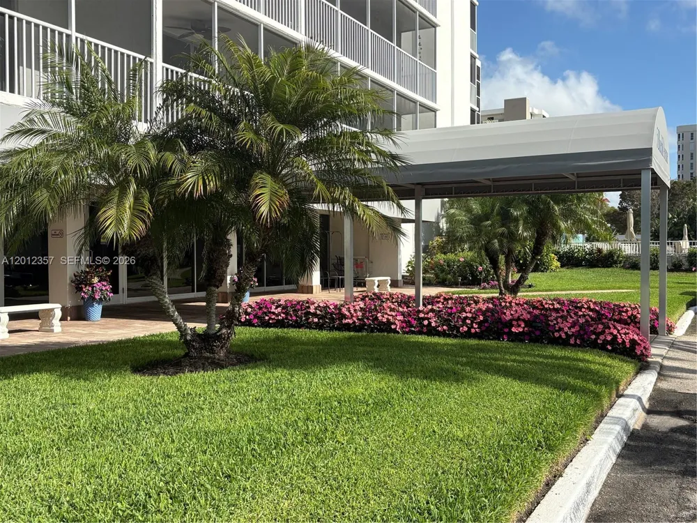 5 Bluebill #201 Naples, FL 34108
