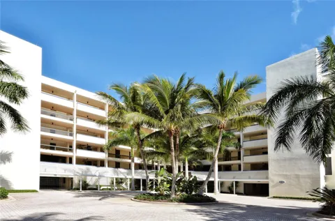 1930 HARBOURSIDE DRIVE #122