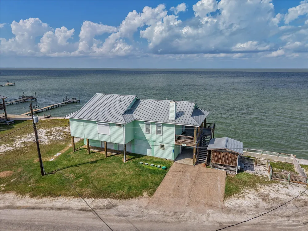740 Copano Cove Rockport, TX 78382
