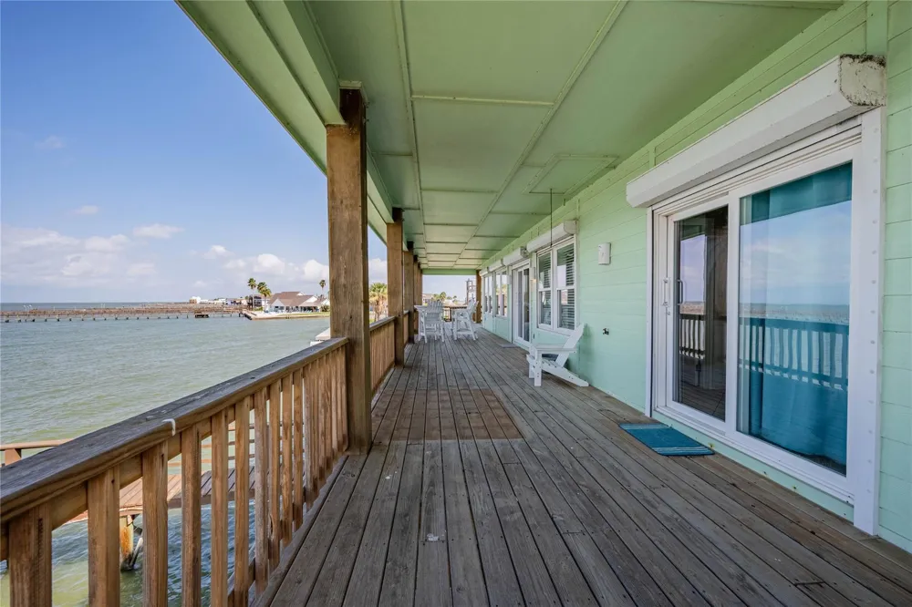 740 Copano Cove Rockport, TX 78382