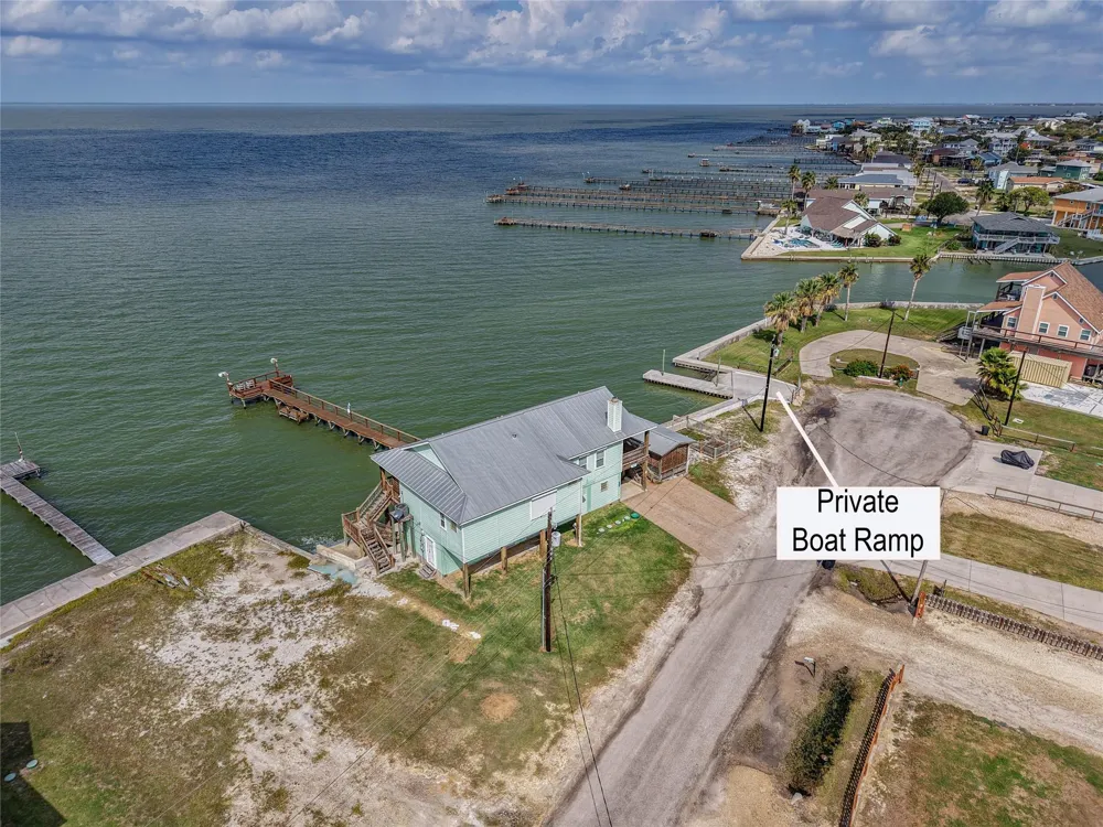 740 Copano Cove Rockport, TX 78382