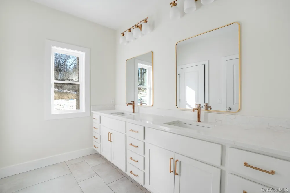 16 Bear Hollow Lane Hyde Park, NY 12538