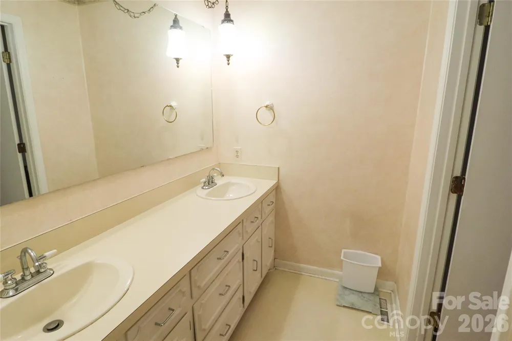 112 Forest Avenue NE Valdese, NC 28690