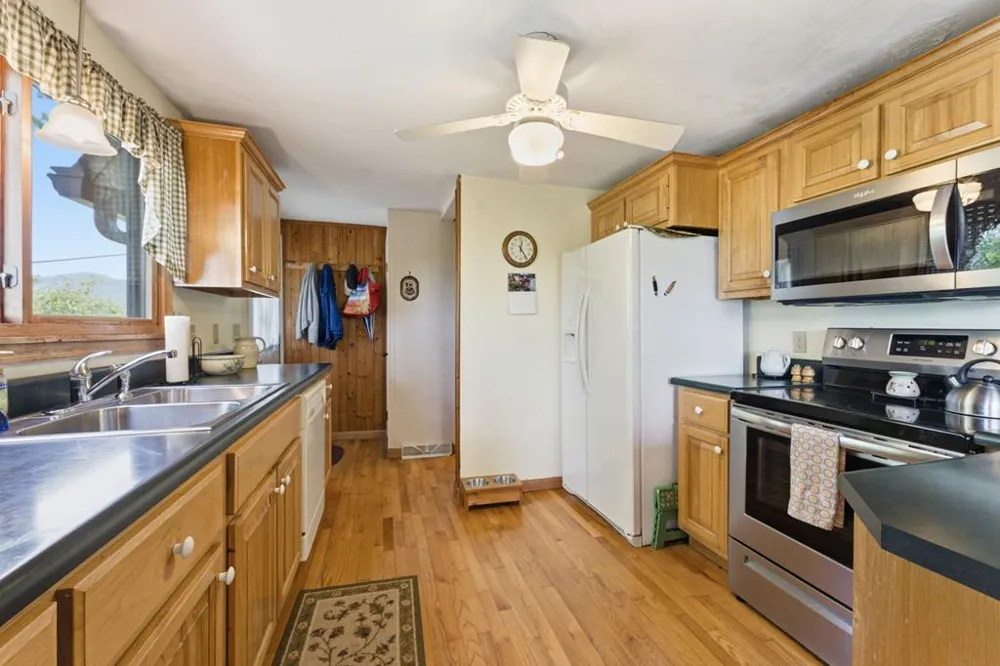 Ridge View Dr Andrews, NC 28901