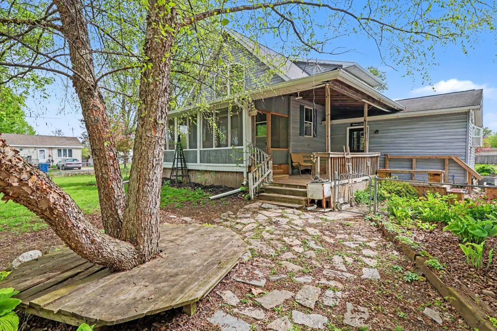 243 E Catherine Street Bellevue Village, MI 49021