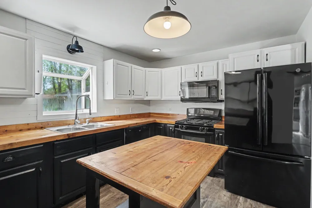 243 E Catherine Street Bellevue Village, MI 49021