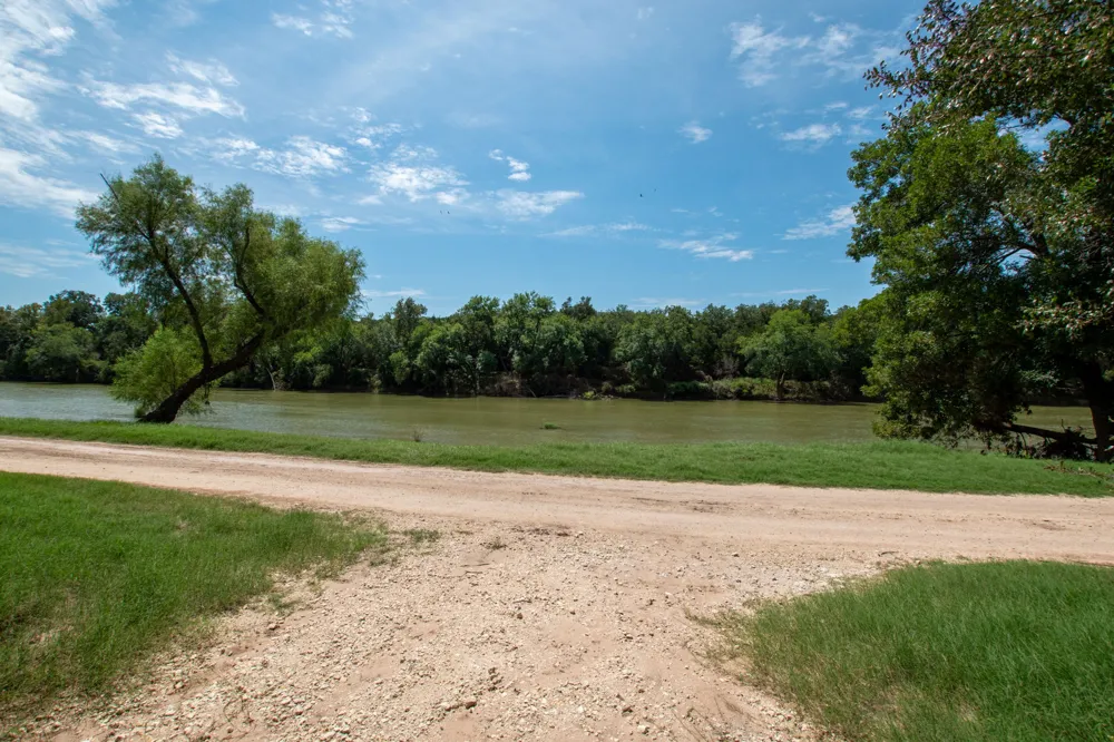 1377 Lampasas, TX 76550