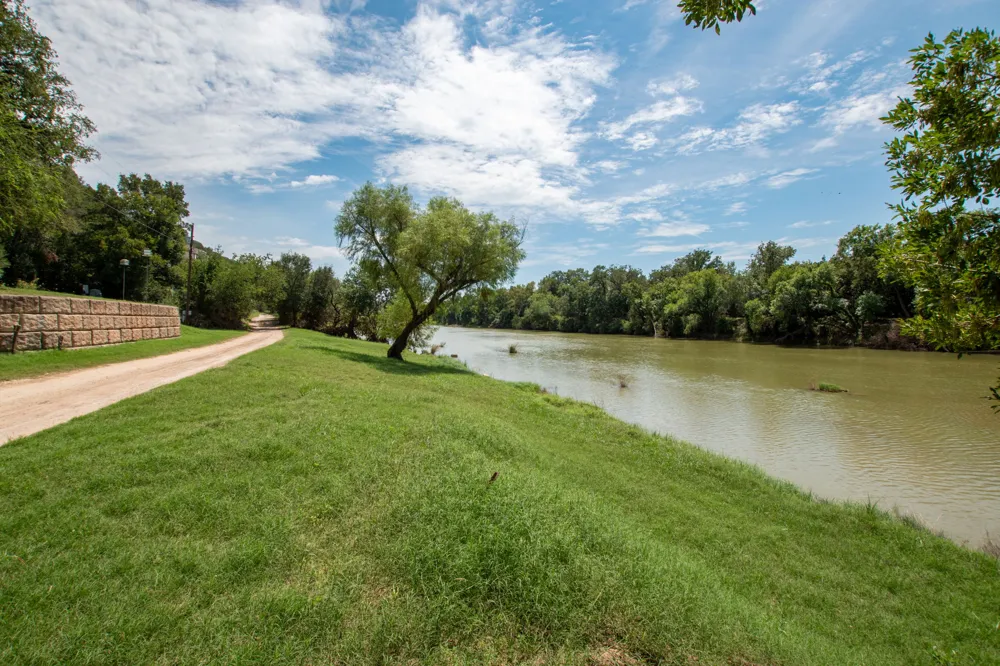 1377 Lampasas, TX 76550