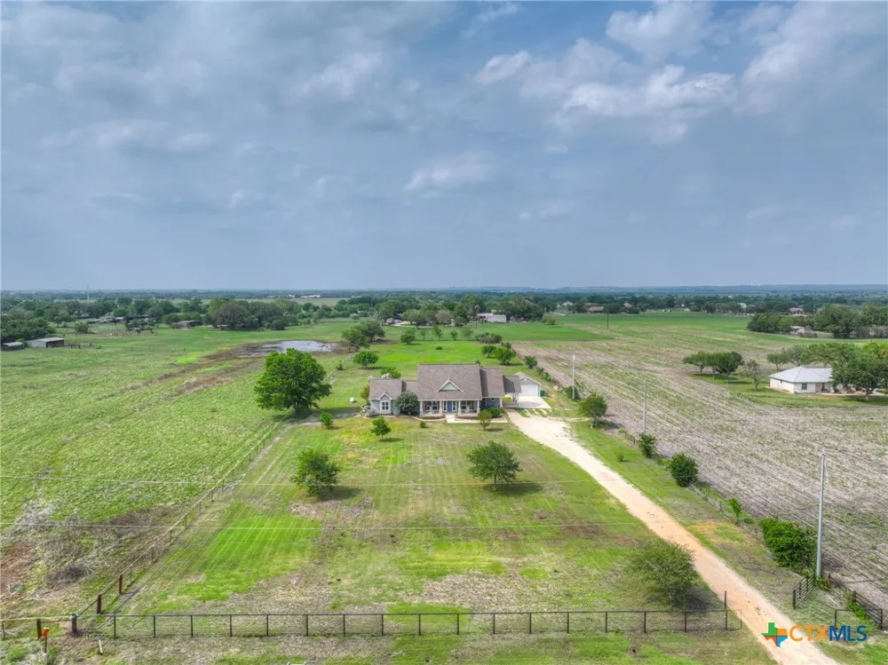 2048 E Martindale Road Seguin, TX 78155