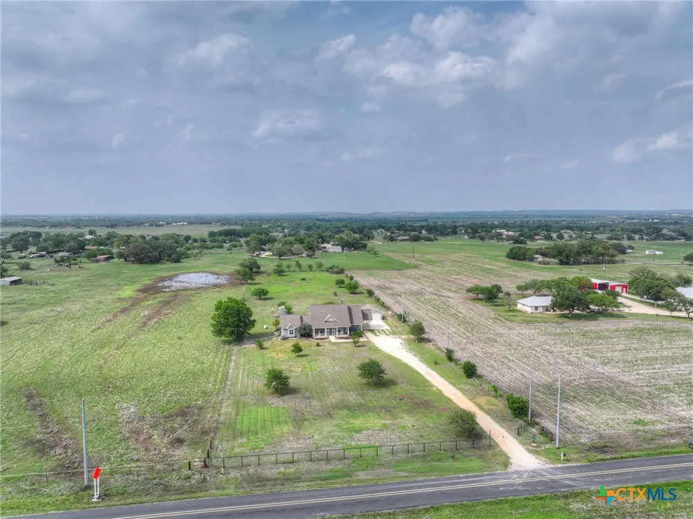 2048 E Martindale Road Seguin, TX 78155