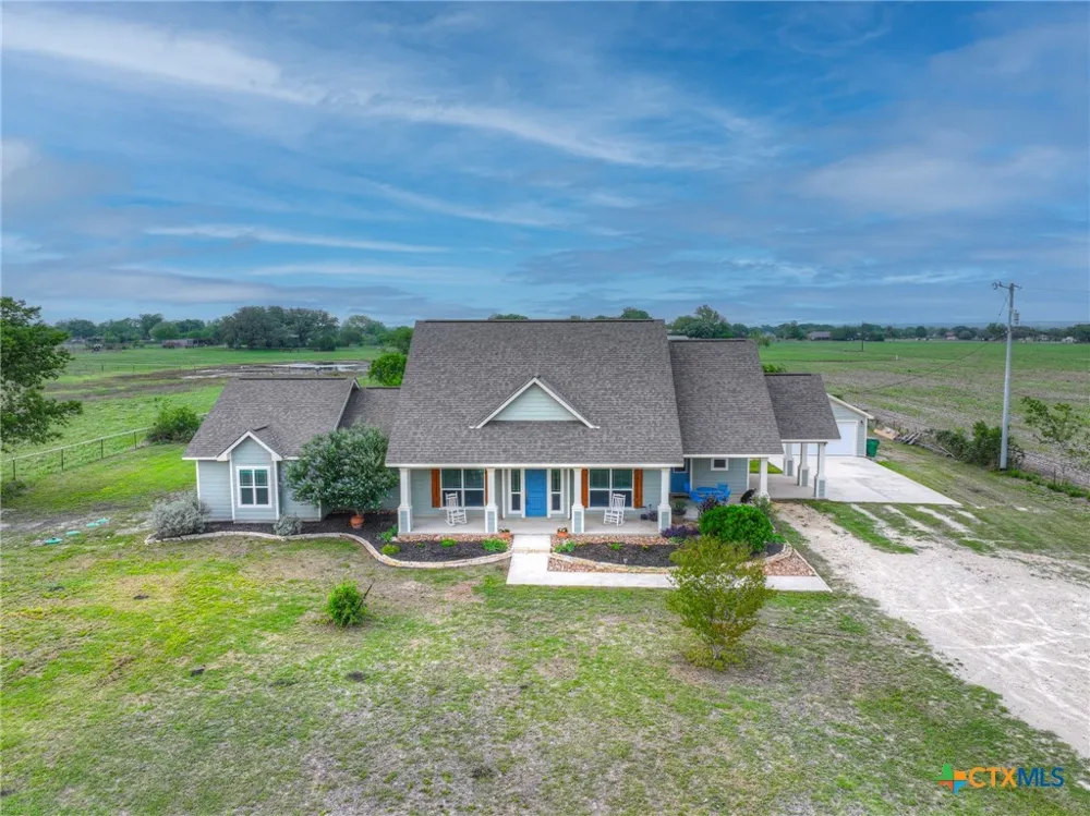 2048 E Martindale Road Seguin, TX 78155